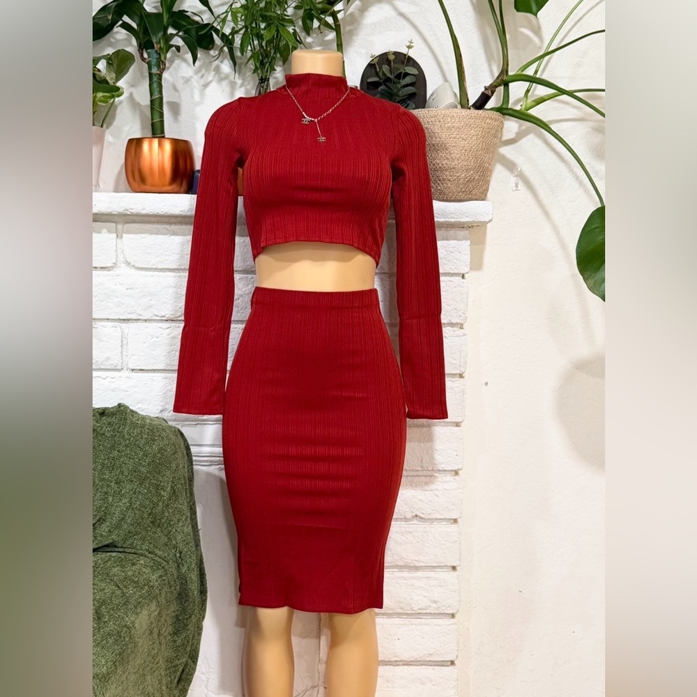 Chic Red Ribbed Pencil Skirt
